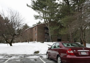 Assabet Gardens in Acton, MA - Foto de edificio - Building Photo