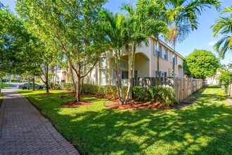 5505 NW 112th Path in Doral, FL - Building Photo - Building Photo