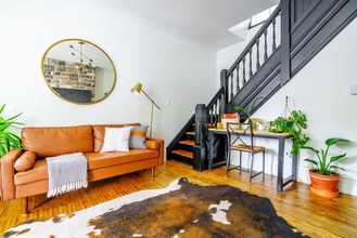 256 W Poplar Ave in Columbus, OH - Building Photo - Building Photo