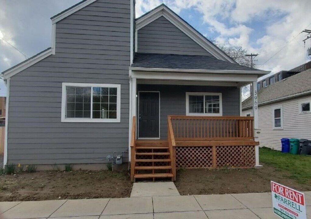 3969 NE Cleveland Ave in Portland, OR - Building Photo