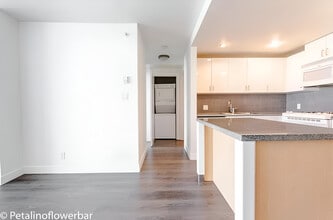 155 1st St W in North Vancouver, BC - Building Photo - Building Photo