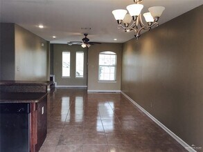 115 S 48th Ln-Unit -3 in McAllen, TX - Foto de edificio - Building Photo