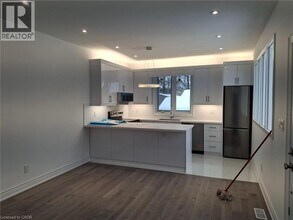 114 Warren Ave in Hamilton, ON - Building Photo - Building Photo