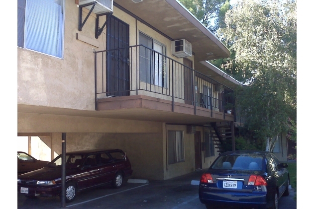 Dameron Apartments in Stockton, CA - Building Photo