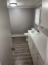 177 Seymour St, Unit Upstairs apartment in Auburn, NY - Building Photo - Building Photo