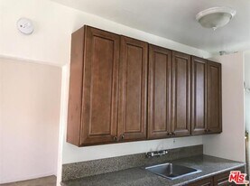 246 N Alvarado St in Los Angeles, CA - Building Photo