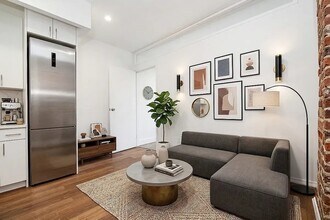 130 Allen St, Unit 10R in New York, NY - Building Photo - Building Photo