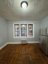 112 Corbin Ave, Unit 101 in Jersey City, NJ - Foto de edificio - Building Photo