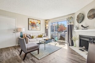 Deer Crest Apartments in Broomfield, CO - Building Photo