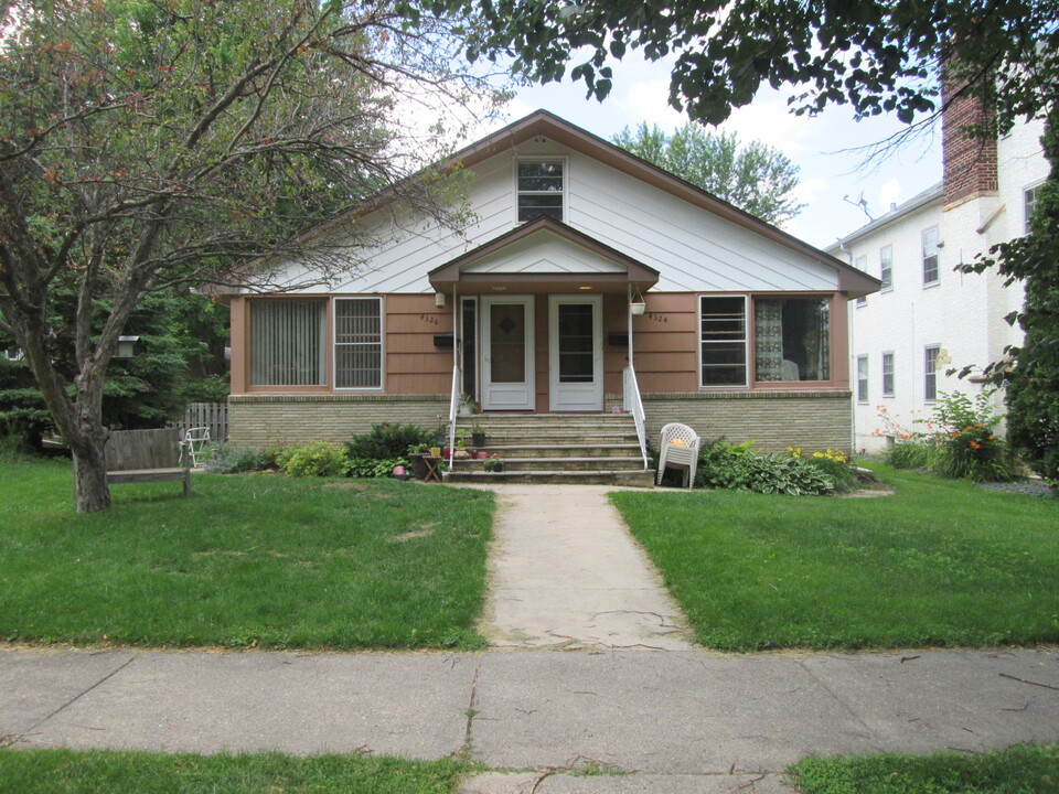 4324 Abbott Ave S in Minneapolis, MN - Foto de edificio