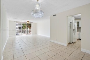 16740 NE 9th Ave in North Miami Beach, FL - Building Photo