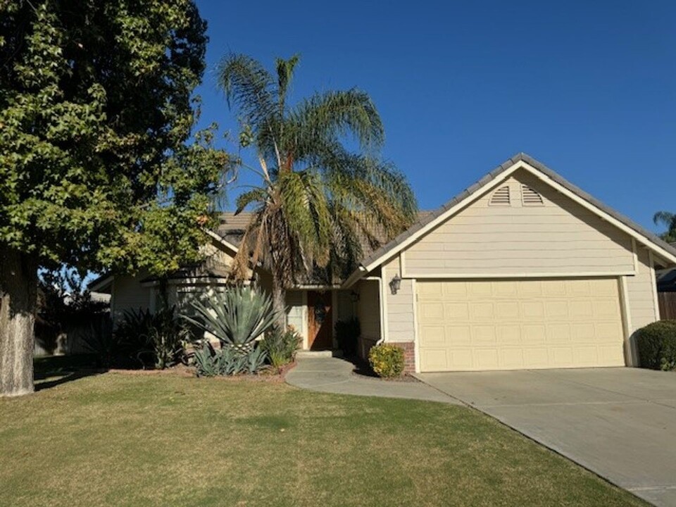 2308 Wild Oak Ct in Bakersfield, CA - Building Photo