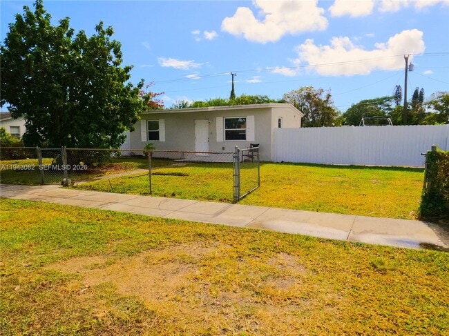 10450 SW 182nd St in Miami, FL - Building Photo - Building Photo