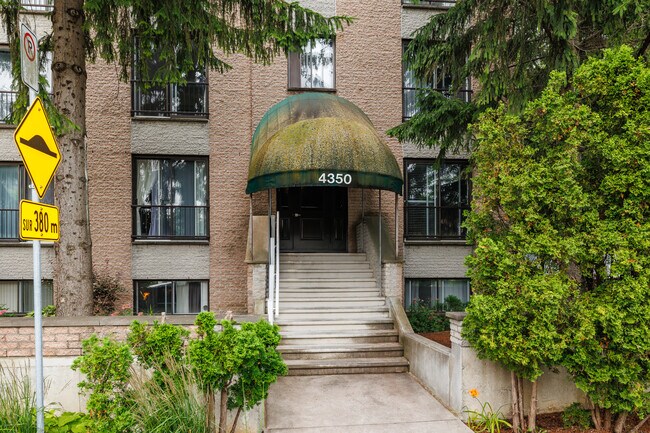 4340 De La Seine Rue in Laval, QC - Building Photo - Building Photo