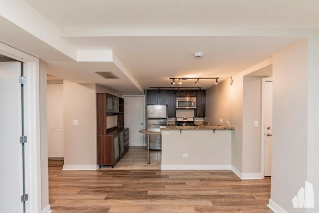 property at 1912 N Lincoln Ave