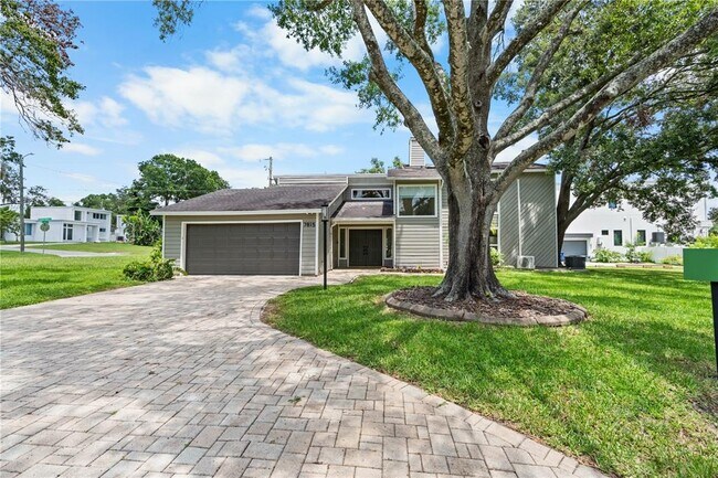 7815 N River Shore Dr in Tampa, FL - Building Photo - Building Photo