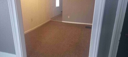 326 W 5th St-Unit -4 in Erie, PA - Building Photo - Building Photo