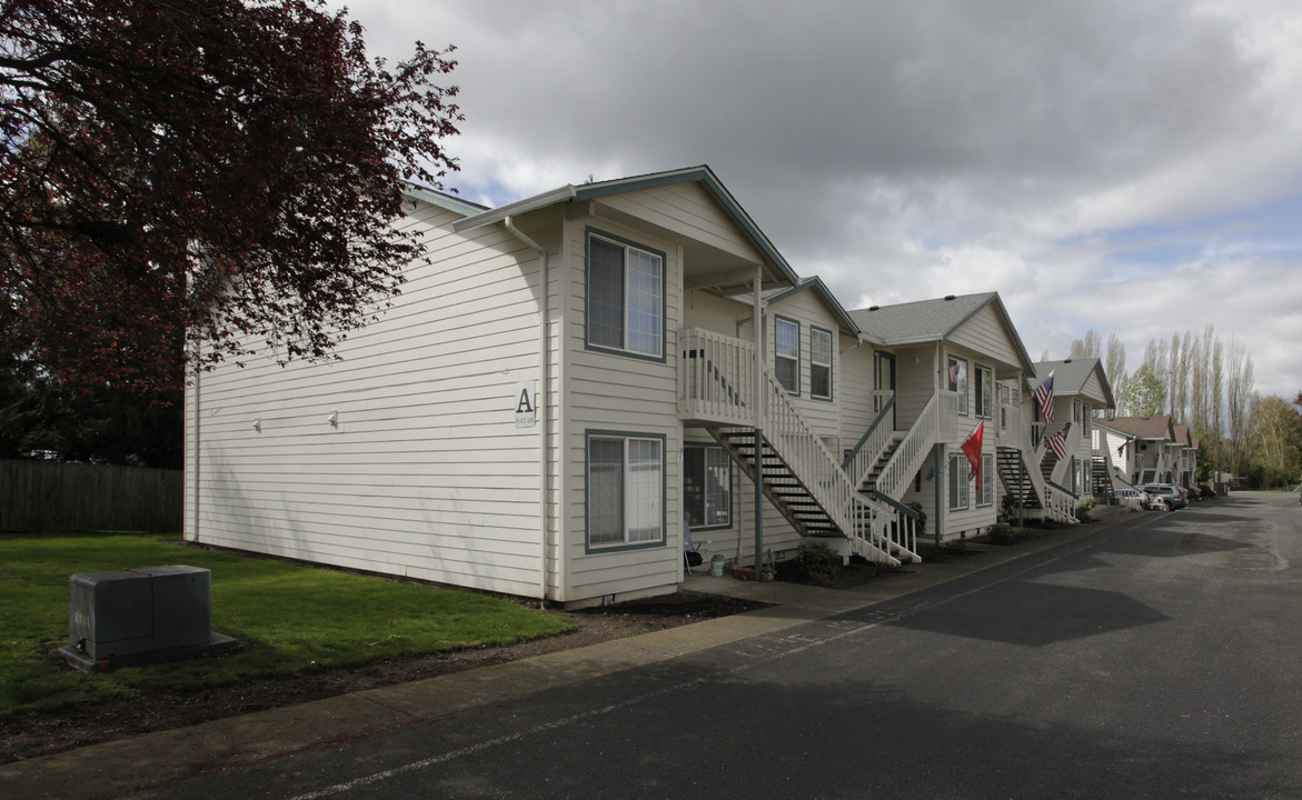 Pelican Pointe Apartments in Vancouver, WA - Building Photo