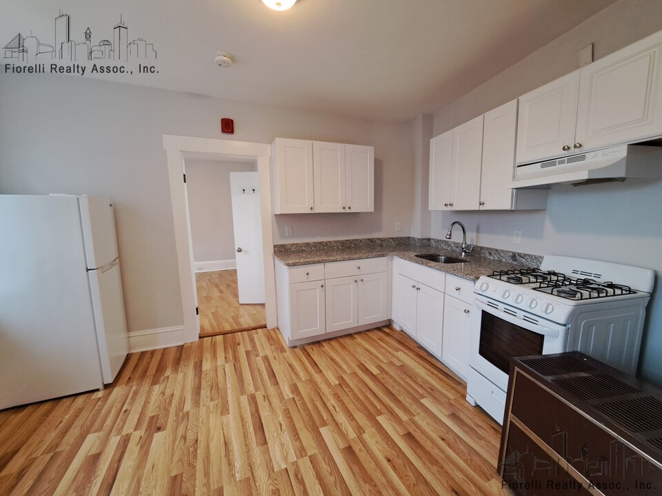 41 Clark St, Unit 4 in Boston, MA - Building Photo