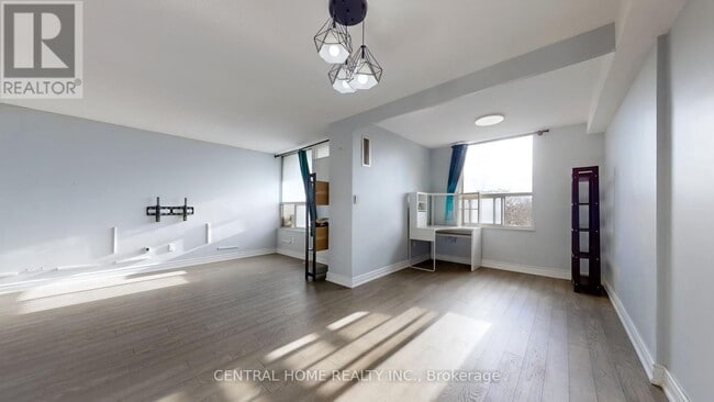 5 Shady Golfway in Toronto, ON - Building Photo - Building Photo