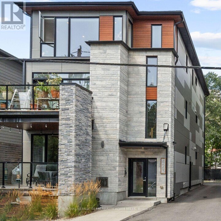 423 Ravenhill Ave in Ottawa, ON - Building Photo