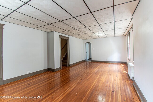 1027 Woodlawn St in Scranton, PA - Building Photo - Building Photo