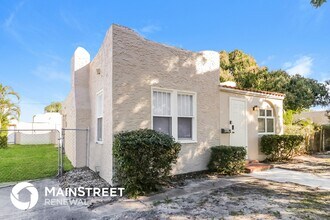 523 Plymouth Rd in West Palm Beach, FL - Building Photo - Building Photo