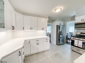 32 Lenape Trail in Denville, NJ - Building Photo - Building Photo