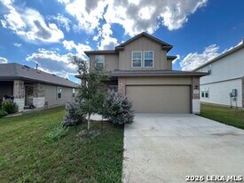 465 Middle Grn Lp in Floresville, TX - Building Photo