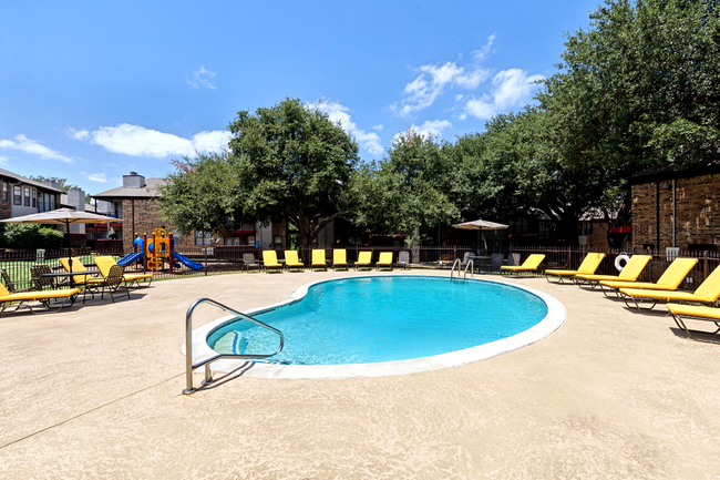 Brookbend in Carrollton, TX - Foto de edificio - Building Photo