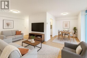 70 Park St E in Mississauga, ON - Building Photo - Building Photo