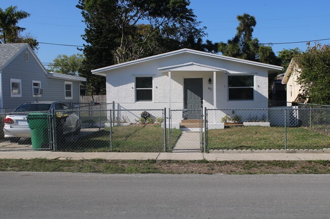 47 SE 12th St in Dania Beach, FL - Building Photo - Building Photo