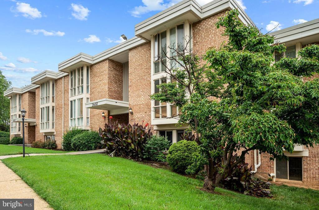 2632 Wagon Dr in Alexandria, VA - Foto de edificio
