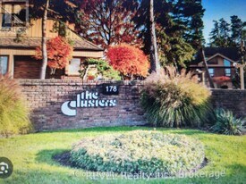 178 Scott St in St Catharines, ON - Building Photo