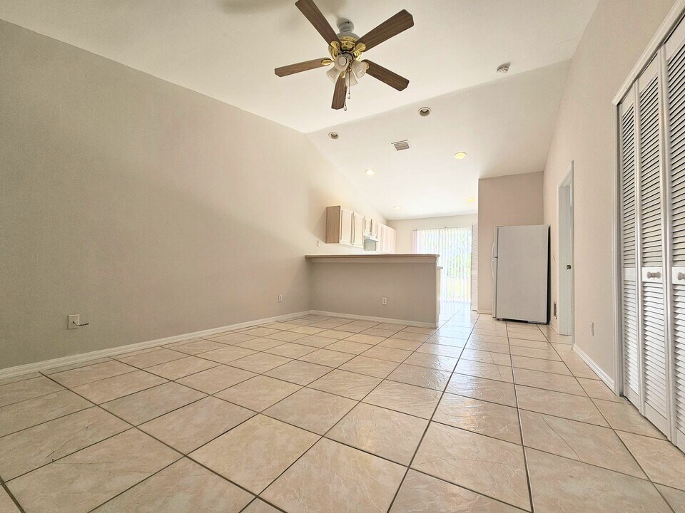 124 Ivan Ave S in Lehigh Acres, FL - Building Photo