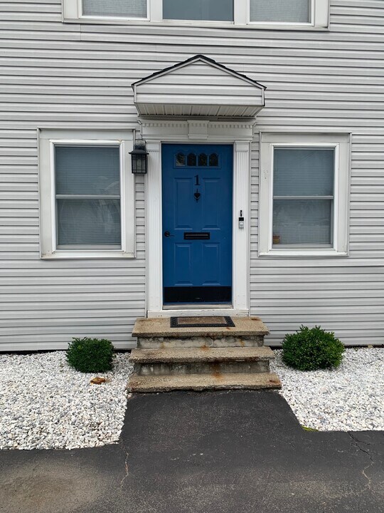 1 Dartmouth St, Unit 2 in Cohoes, NY - Building Photo