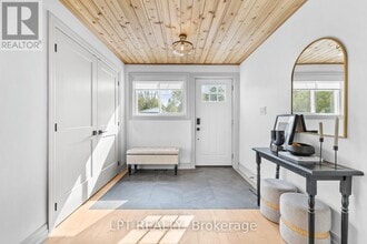 131 Maple Ave in Georgina, ON - Building Photo - Building Photo