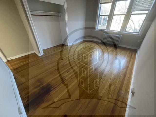 1365 W Estes Ave in Chicago, IL - Building Photo