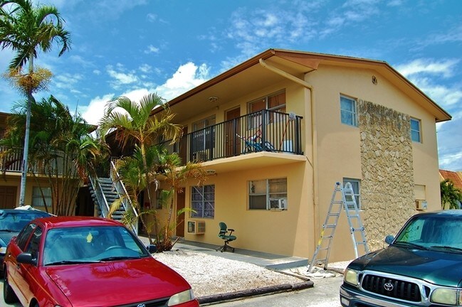 Lantana Apartments in Lantana, FL - Foto de edificio - Building Photo