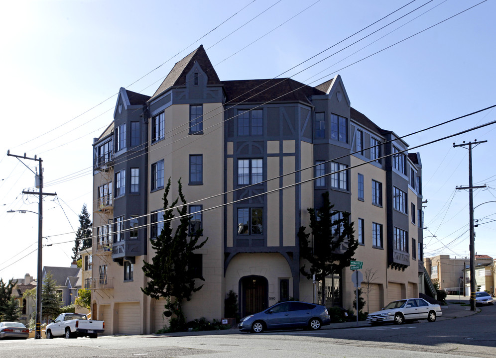 Wesley Arms in Oakland, CA - Building Photo