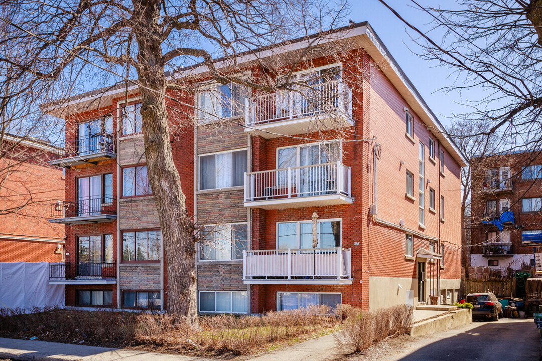 3510 De Bedford Ch in Montréal, QC - Building Photo