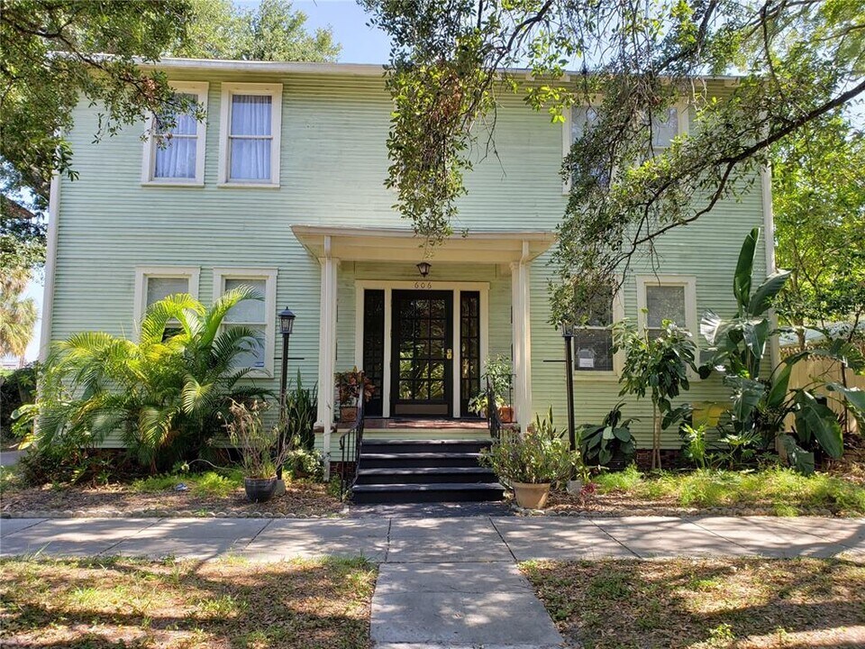 606 W Azeele St in Tampa, FL - Building Photo
