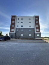 Victories Square in Petoskey, MI - Foto de edificio - Building Photo