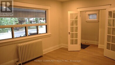 731 Coxwell Ave in Toronto, ON - Building Photo - Building Photo