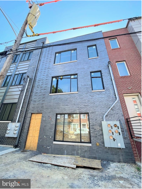 1421 N Franklin St in Philadelphia, PA - Building Photo