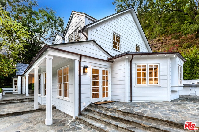 1440 Stone Canyon Rd in Los Angeles, CA - Building Photo - Building Photo