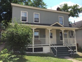 541 S 4th Ave in Ann Arbor, MI - Building Photo