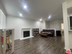7937 N Keer Dr in Los Angeles, CA - Building Photo - Building Photo