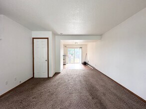 1310 NE Kane Dr in Gresham, OR - Building Photo - Building Photo
