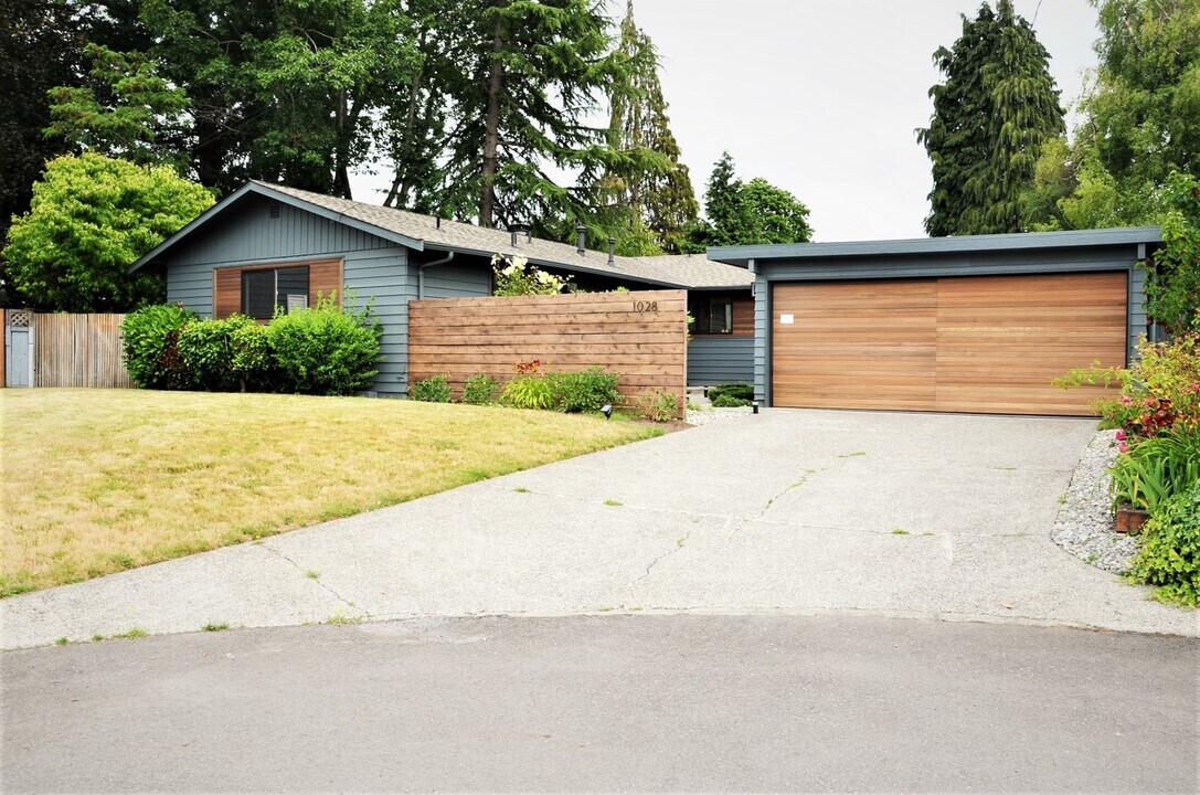 1028 159th Pl SE in Bellevue, WA - Building Photo